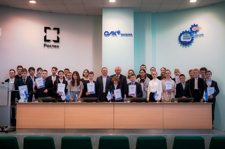 Победители многопрофильной инженерной олимпиады «Звезда» получили поздравления от Александра Вепрева и Михаила Корнякова