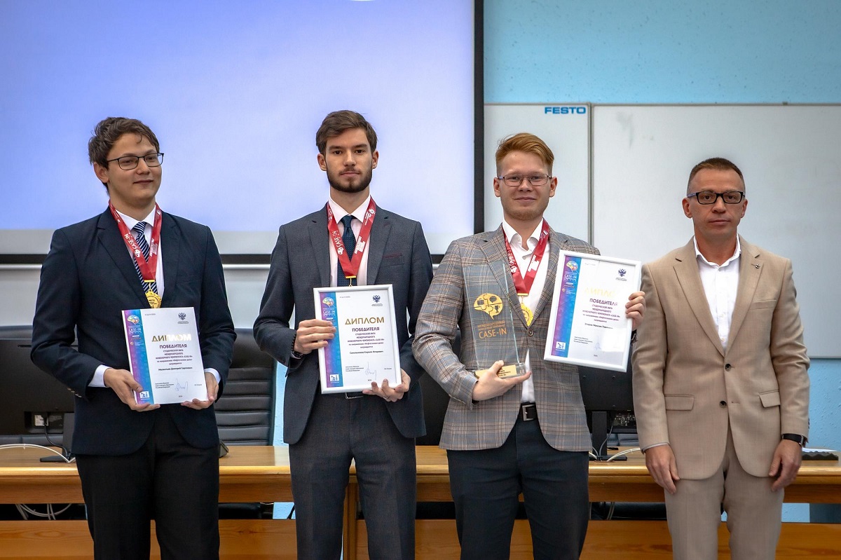 Девять команд представили ИРНИТУ на XII Международном инженерном чемпионате CASE IN