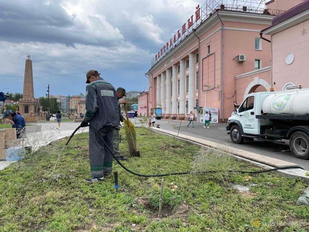 Революции улан удэ. Озеленение Белгород. Фонтан на площади революции. Площадь Маяковского до реконструкции. Бурятия Улан-Удэ.