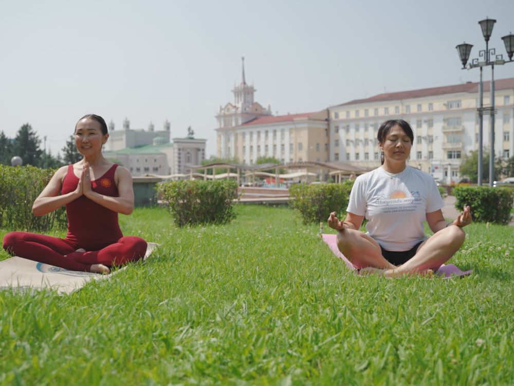 108 участников собрал йога-марафон в Улан-Удэ